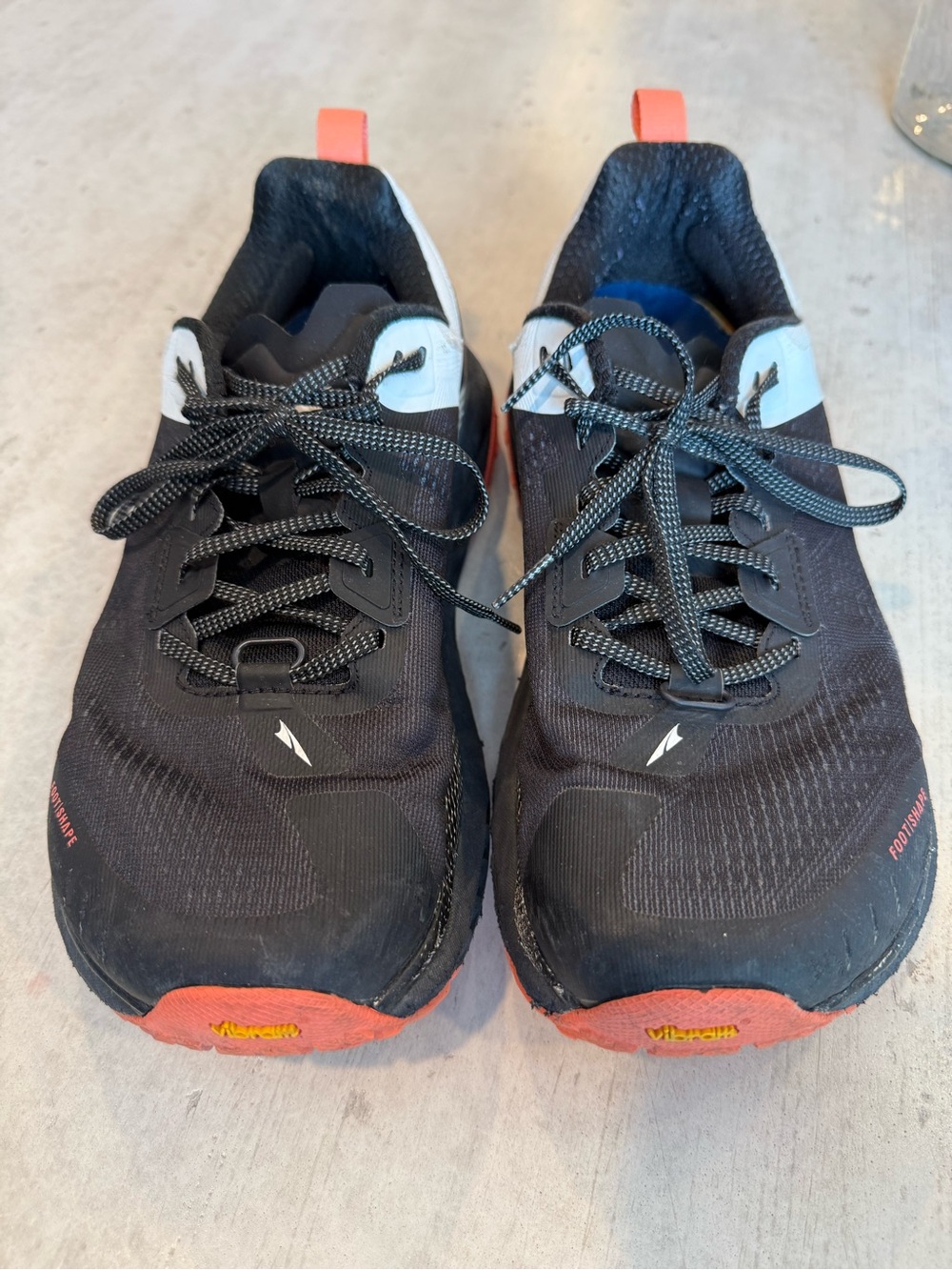 Olympus 4 Altar Vibram Running Shoe. Size 10W. Fleet Feet Insole. Black, Coral.